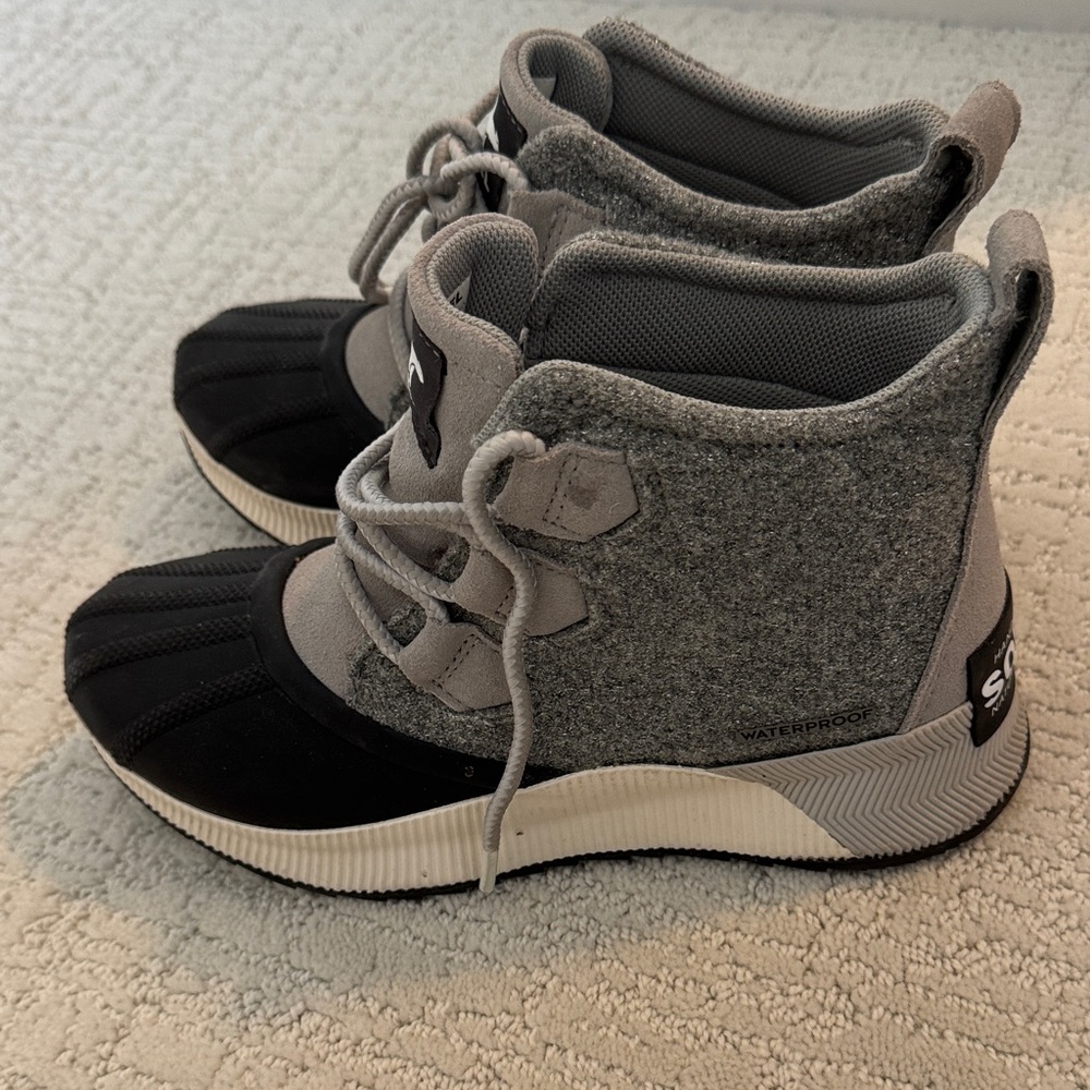 Sorel Kids Gray and Black Boots